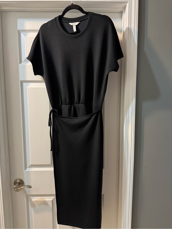 SPANX Dresses & Skirts - SPANX Black Short-Sleeve Midi Dress with Waist Tie